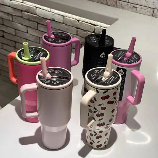 Top view of HydroJug Gobelet 40OZ Voyageur Thermos in assorted colors and patterns, showcasing leakproof lids and reusable straws.