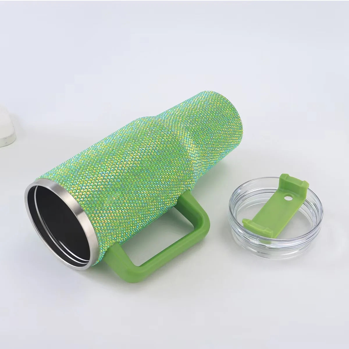 Green textured tumbler with a clear lid on a white background