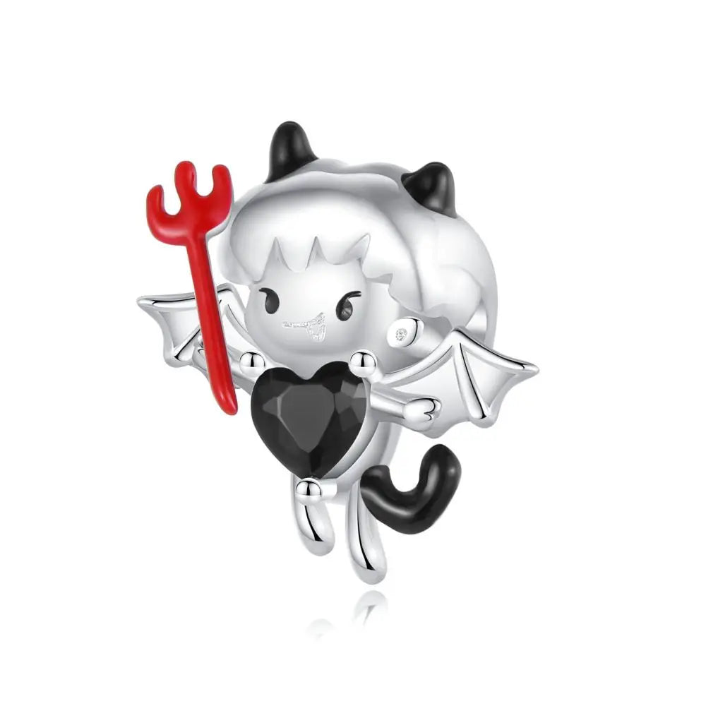 Silver恶魔风格的吊坠配红色叉子和黑色心形宝石,背景为白色 pandora style charm pendant