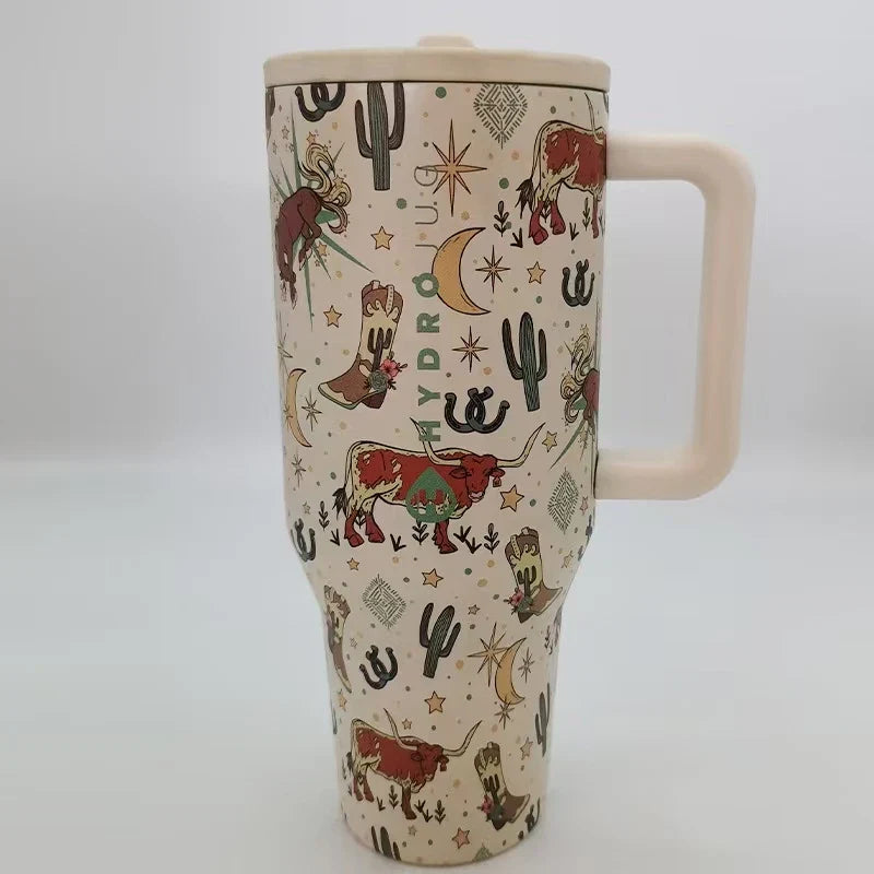 Western-themed HydroJug Gobelet 40OZ Voyageur Thermos with cowboy and cactus illustrations, perfect for unique hydration style.