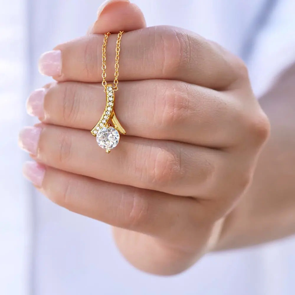 Alluring Beauty Pendant Necklace gold