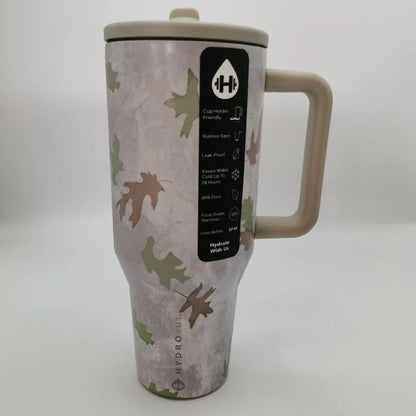 Camouflage print HydroJug Gobelet 40OZ Voyageur Thermos with beige handle, featuring leakproof and BPA-free design.