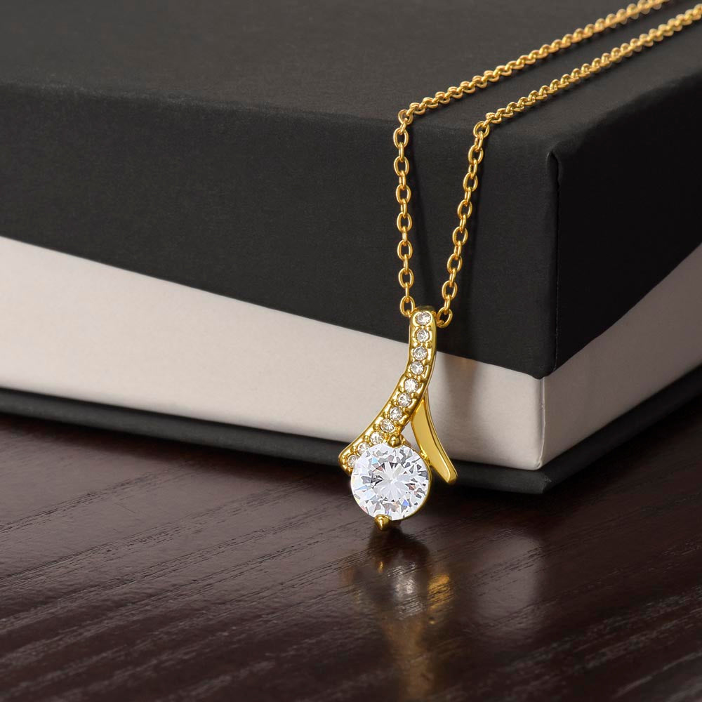 Alluring Beauty Pendant Necklace gold